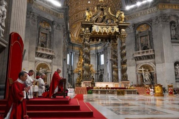 Santa Sé: «Num mundo em guerra, aprendamos com Cristo a não retribuir o mal recebido», disse o pregador da Casa Pontifícia