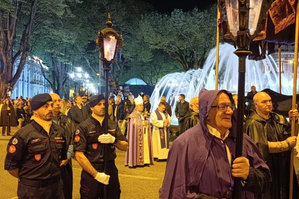Homilia do bispo de Viseu na procissão do Enterro do Senhor