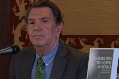 Liberdade religiosa: É necessário «reconhecer que há ataques aos cristãos, assim como há a judeus e muçulmanos”, afirma Robert Royal
