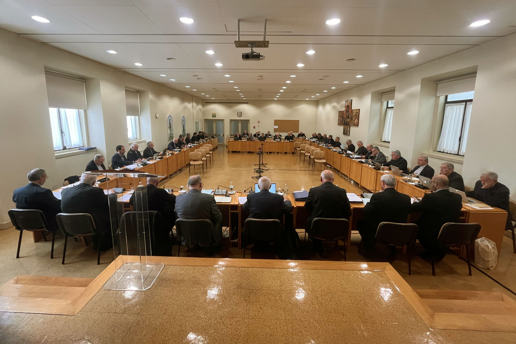 Igreja/Abusos: Bispos vão debater modelo de proteção de menores, apontando a «nova fase» (redação corrigida)