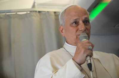 Vaticano: Papa rejeita bênçãos «formalizadas» a casais homossexuais, reiterando acolhimento na Igreja