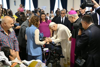 Itália: Papa inicia visita a Pompeia, com apelo à caridade e oração