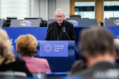 Igreja/Política: Secretário de Estado do Vaticano recebeu Ordem de Mérito do Parlamento Europeu 