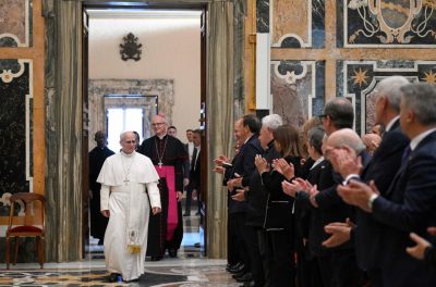 Vaticano: «Não é o capital que entra num banco em primeiro lugar, mas sim as pessoas», lembra o Papa