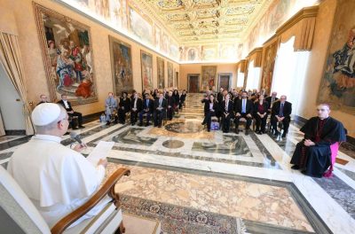 Vaticano: Papa encoraja agências de caridade católicas no serviço a vítimas de conflitos