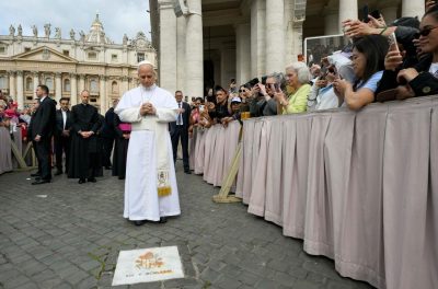 Vaticano: Papa envia mensagem aos peregrinos de Fátima e apela à paz