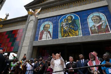Leão XIV/1.º aniversário: Vaticano destaca mais de 400 apelos à paz «desarmada e desarmante»