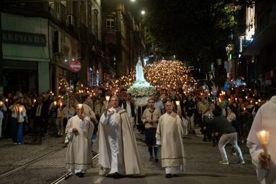 Porto: «A devoção a Maria e sinodalidade estão profundamente ligadas», disse bispo diocesano na procissão da luz
