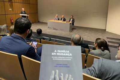 Publicações: Estudo aborda a relação entre família e influência religiosa «sem nostalgias, sem preconceitos e sem constrangimentos»