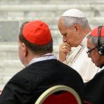 Vaticano: Primeira sessão do consistório centrada no sofrimento da humanidade