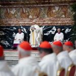 Vaticano: Papa condena violência e pede unidade, na abertura do consistório extraordinário