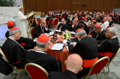 Vaticano: Papa defende importância do processo sinodal, no discurso de abertura do consistório extraordinário