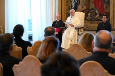 Vaticano: Papa apela à integração de imigrantes e refugiados no Ensino Superior