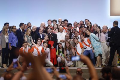 Espanha: Papa defende gratuidade contra «lógica do lucro»