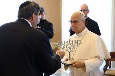 Vaticano: Papa rejeita antissemitismo, em encontro com representantes da comunidade judaica