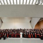 Vaticano: Papa encerra encontro consistório extraordinário com apelo contra a violência