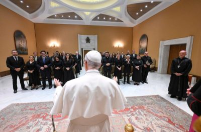 Igreja/Abusos: Papa defende espaços seguros para as populações mais vulneráveis
