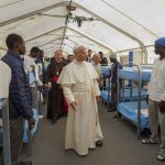 Canárias: Papa pede travessias marítimas mais humanas, em visita a centro para migrantes