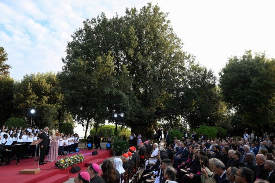 Igreja/Cultura: Papa apela à paz mundial antes de concerto em Castel Gandolfo