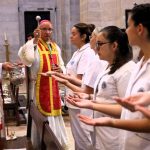 Lisboa: «As vossas mãos não podem ser só instrumento, mas participantes daquilo que o doente está a viver», diz patriarca a futuros enfermeiros