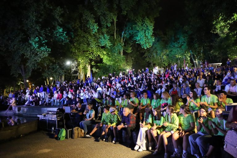 Lamego/Rejoice: Grupo «Alvim & Esquilos» acolheu participantes com uma mensagem cristã e músicas tradicionais