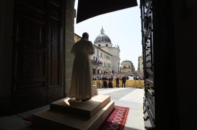 Igreja: Papa rejeita lógicas da força nas comunidades católicas