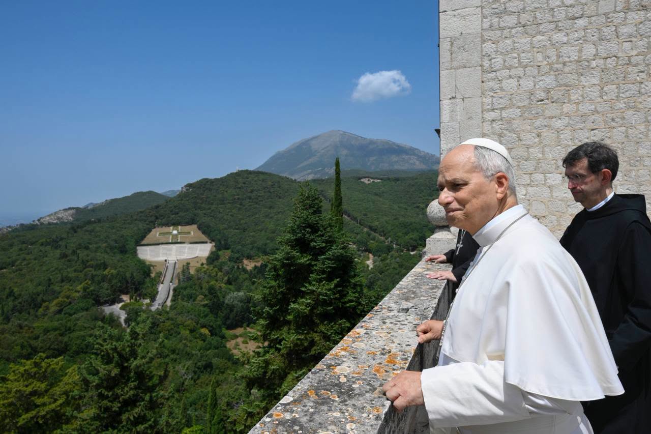 Vaticano: Papa reza pela paz em visita à Abadia de Monte Cassino