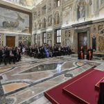Vaticano: «Devemos permanecer vigilantes para que a inovação não se torne mais um veículo de colonialismo ideológico ou económico», alerta o Papa