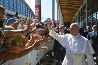 Rimini: «Ao falso realismo, que rearma mentes, palavras e nações, a cultura católica tem hoje de opor o realismo da misericórdia», pede o Papa