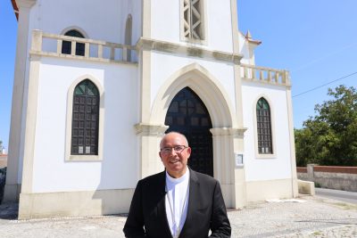«Caminhos na minha terra»: D. Rui Valério presidiu às festas da Urqueira, na igreja que ficou destelhada na depressão Kristin
