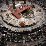 Vaticano: Papa alerta contra mentalidade consumista e pede redescoberta da oração