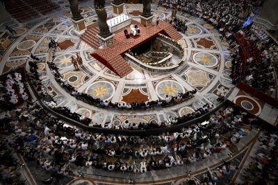 Vaticano: Papa alerta contra mentalidade consumista e pede redescoberta da oração