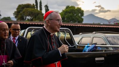 Vaticano: Secretário de Estado alerta contra «diplomacia da força» e perda de direitos
