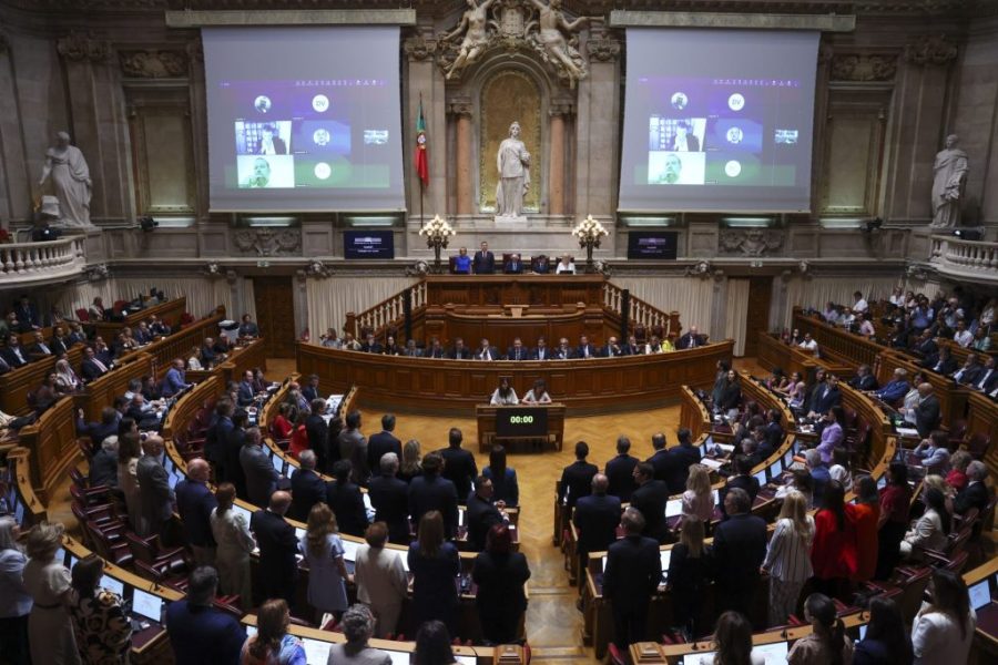Igreja/Portugal: Parlamento aprova por unanimidade votos de pesar por Eugénio Fonseca e Francisco Carvalho Guerra