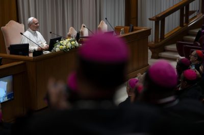 Vaticano: Papa exige ensinamento «claro e paciente» dos bispos perante vozes que reivindicam autoridade sobre os fiéis