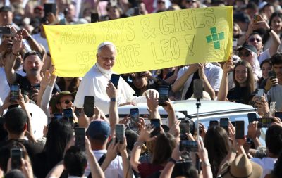 Vaticano/França: Papa apela a «testemunho público» da fé
