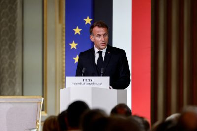 França: Emmanuel Macron distingue laicidade de «negação da religião», em discurso de boas-vindas ao Papa no Eliseu
