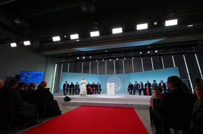 França: Papa condena justificação religiosa da violência