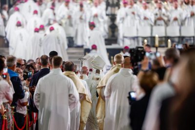 França: Papa rejeita lógicas de vingança, na homilia final da viagem