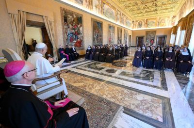 Vaticano: Papa pede renovação profunda às religiosas de clausura, perante crise de vocações