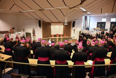 França/Abusos: Papa pede «vigilância» e elogia resposta da Conferência Episcopal, antes de encontro com vítimas
