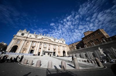 Vaticano: Papa anula normas de contenção salarial impostas durante a pandemia