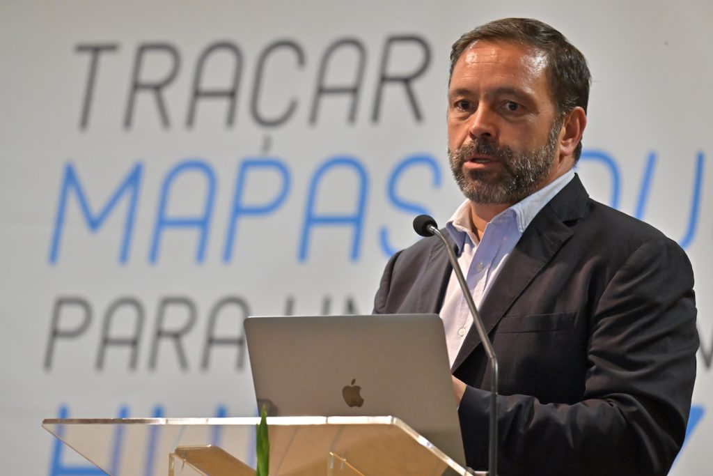 Educação/IA: «Mais do que a tecnologia, importa a pedagogia», afirmou João Couvaneiro, apontando o papel insubstituível dos professores