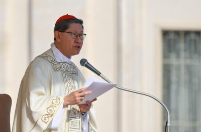 Vaticano: «O mundo não tem futuro sem famílias sólidas», alerta o Papa em homilia lida pelo cardeal Tagle