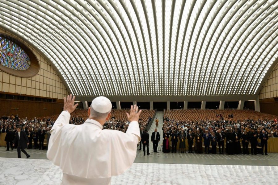 Vaticano: Papa critica «cultura do desempenho» que paralisa novas gerações