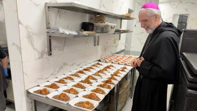 Ucrânia: Esmoler pontifício visita abrigos e cozinhas em nome de Leão XIV