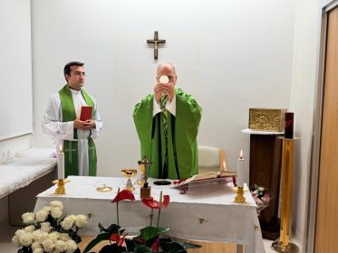 Igreja: Vaticano divulga primeiras imagens do Papa após operação