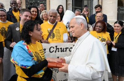 Vaticano: Ativistas entregam ao Papa cartas de detidos em Chicago