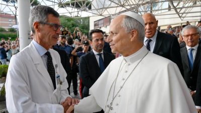 Vaticano: Cirurgião mostra-se satisfeito com recuperação do Papa e diz que «não há motivos clínicos» para adiar viagem à América Latina