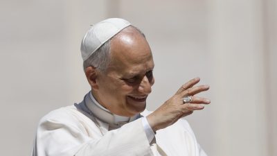 Vaticano: Bispos desejam «rápida recuperação» ao Papa, em dia de internamento